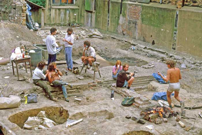 End of dig BBQ on Friday 27 June 1986.