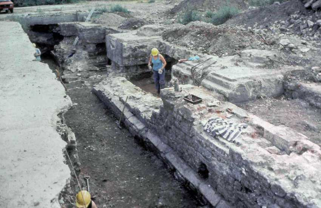 Platform wharf showing one of the stone walls of Edward 111’s moated royal residence