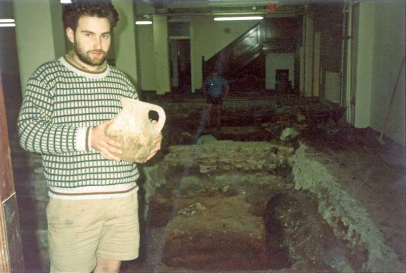 Jeremy Oetgen with ?complete pot and (unlike the others) relatively modest shorts!